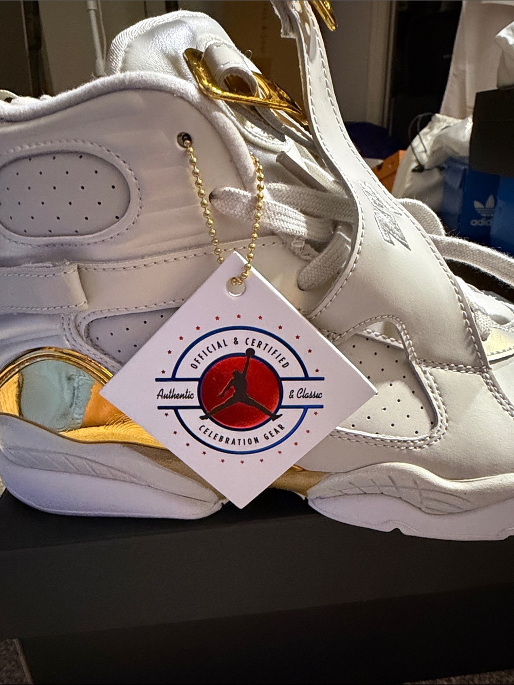 Jordan Retro 8 Champagne Pack Celebration Kids White and Gold High-Top Sneakers - Picture 9 of 10